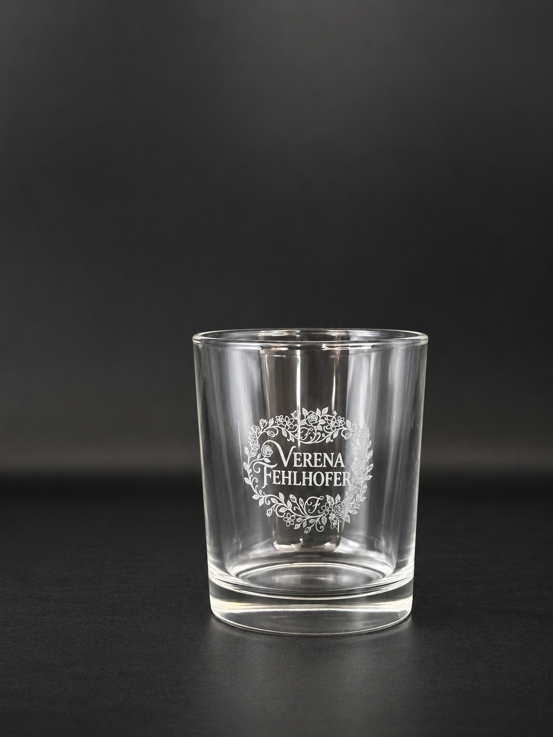 Whiskyglas mit personalisierter Namens- und Motivgravur